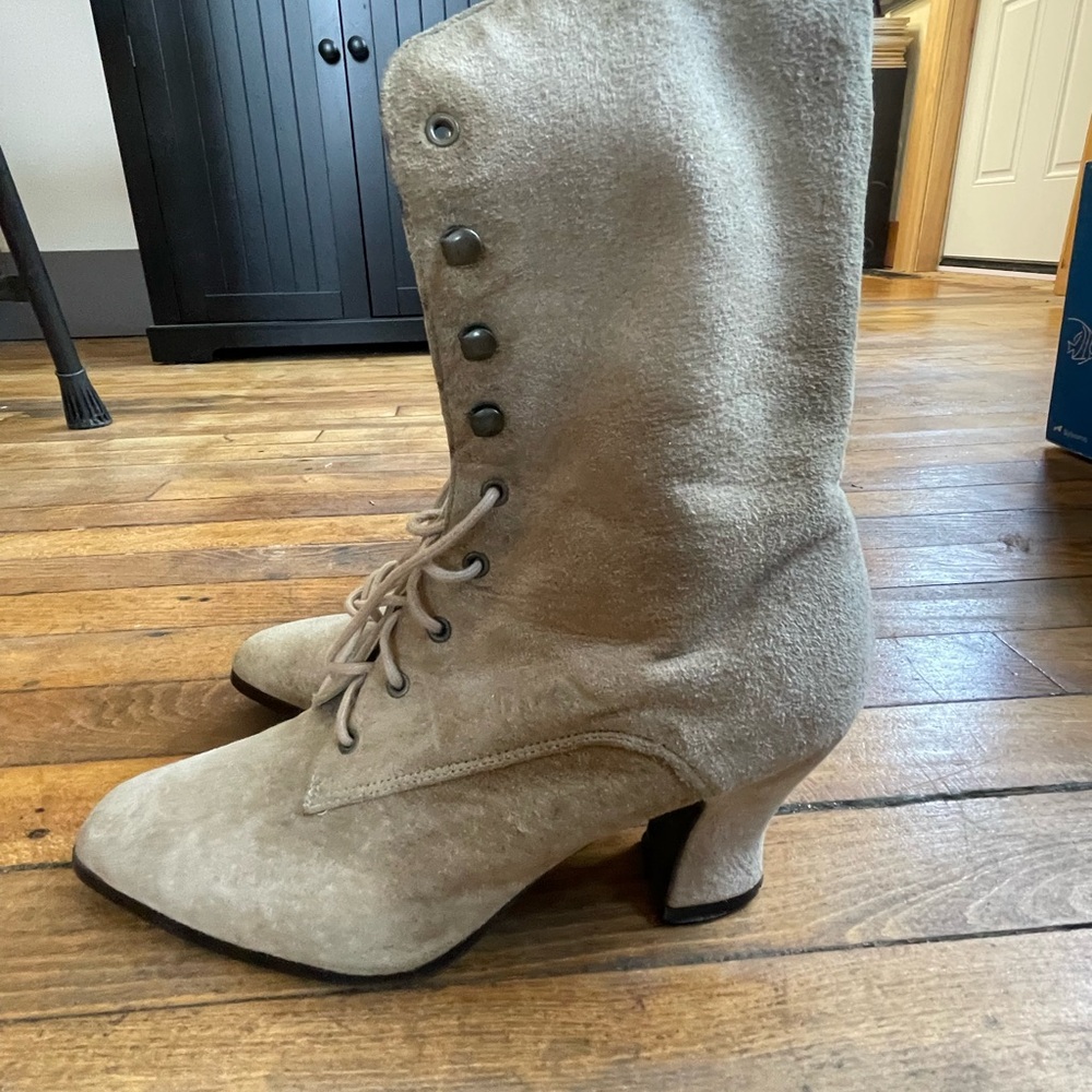 Colin Stuart Beige Lace-Up Women's Boots - Picture 2 of 6